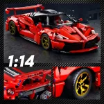 Колекційний конструктор Ferrari масштаб 1:14 червоний суперкар з деталізацією коліс та спойлера