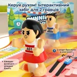 Крупний план двох фігурок бігунів на рожевому треку з написом "Керуй рухом! Інтерактивний забіг для 2 гравців" та інфографікою смарт-браслетів