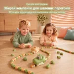 Діти весело грають у спільні перегони з інтерактивними радіокерованими змійками для всієї родини