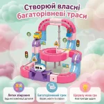 Складання багаторівневих трас із віражами та мостами в інтерактивному магнітному треку з потягом